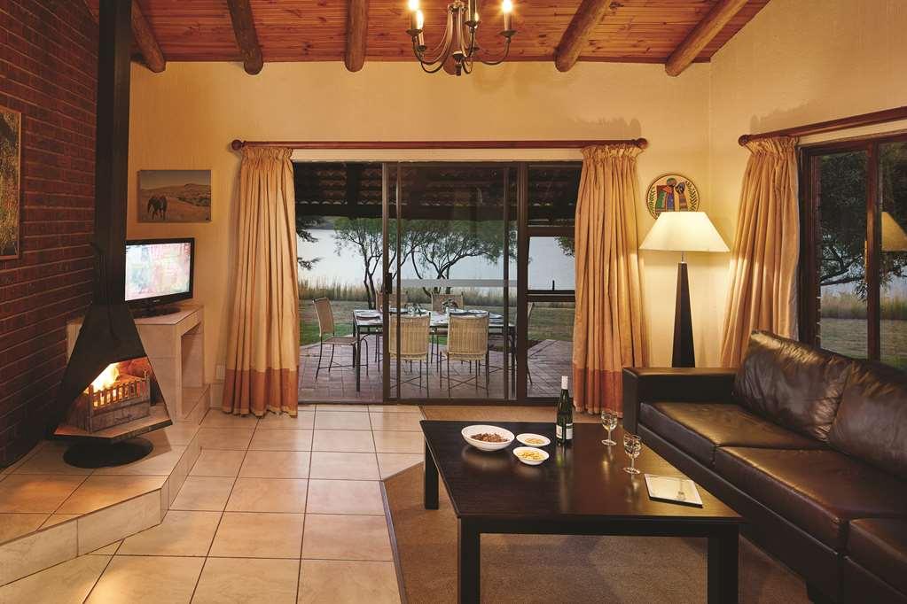 First Group Qwantani Hotel Harrismith Quarto foto